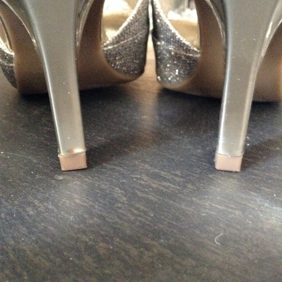 Bandolino Slingback Glitter Pump - Picture 4 of 5